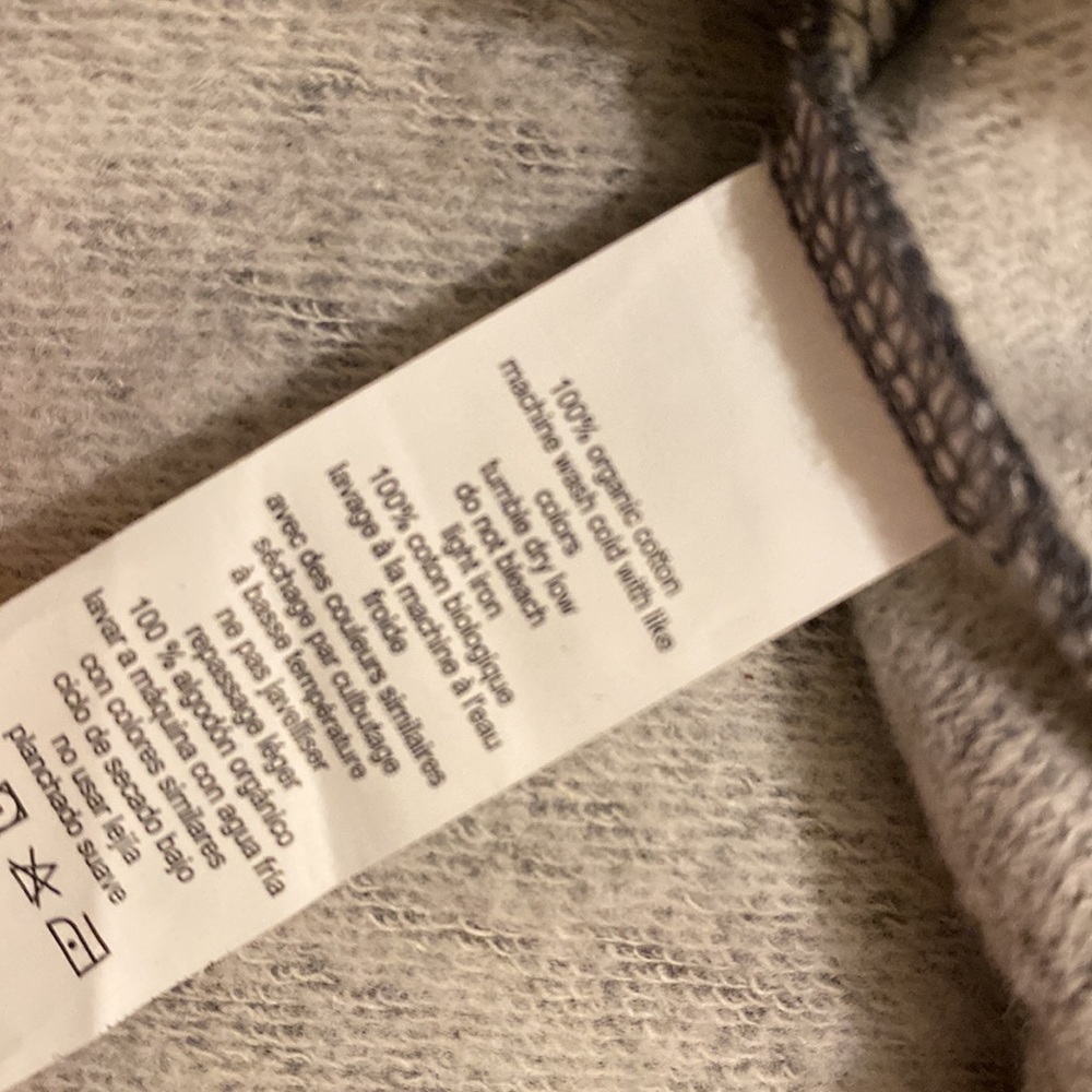 Monica + Andy Heart Patterned Gray Sweatshirt. Size M - Picture 4 of 6